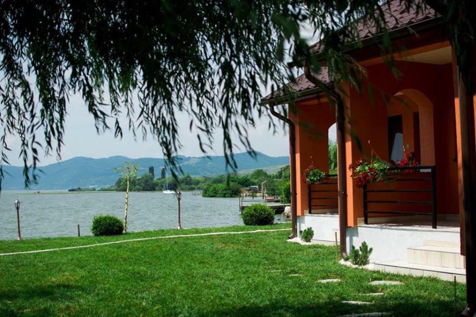 Pensiunea Sanella Liubcova Exterior photo